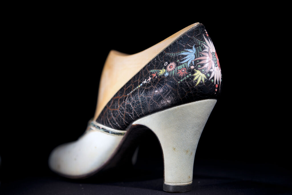 chaussure-en-galuchat-collections-institut-oceanographique_monaco-michel-dagnino